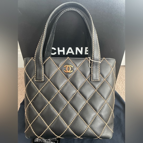 Preloved Chanel leather stitched handbag with full set - Picture 3 of 17